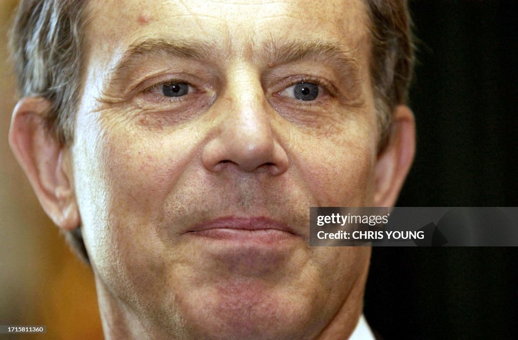 British Prime Minister Tony Blair speaks to health care professionals