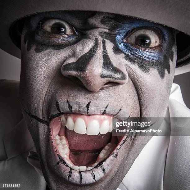 schwarzer mann mit zucker-schädel make-up auf seinem gesicht (ix) - sugar shack stock-fotos und bilder