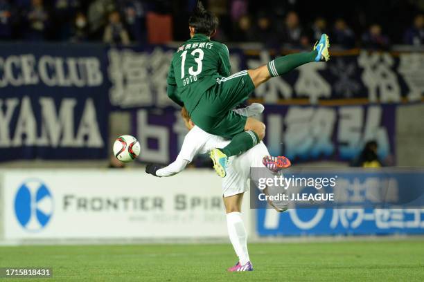 Kazuyuki Morisaki of Sanfrecce Hiroshima is challenged by Keita Goto of Matsumoto Yamaga during the J.League J1 first stage match between Matsumoto...