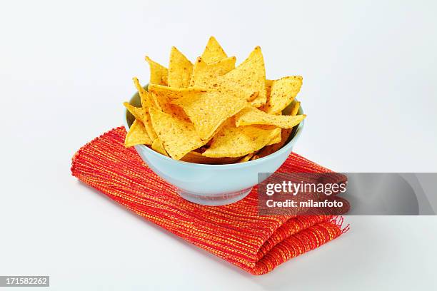 nachos em um prato com guardanapo vermelho - nachos - fotografias e filmes do acervo
