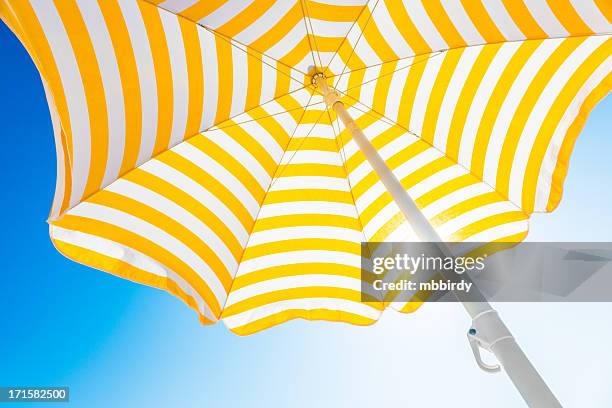 beach umbrella against blue morning sky - parasol persoonlijk accessoire stockfoto's en -beelden