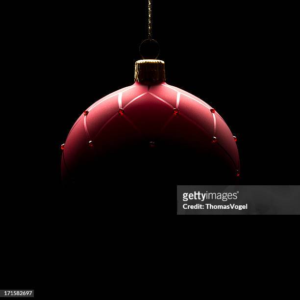 majestic weihnachten-ornament ball bauble-rot - christmas bauble isolated stock-fotos und bilder