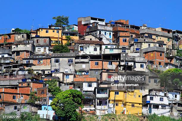 favela in rio de janeiro - fattigkvarter bildbanksfoton och bilder
