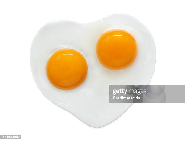 heart shape egg - stekt ägg bildbanksfoton och bilder