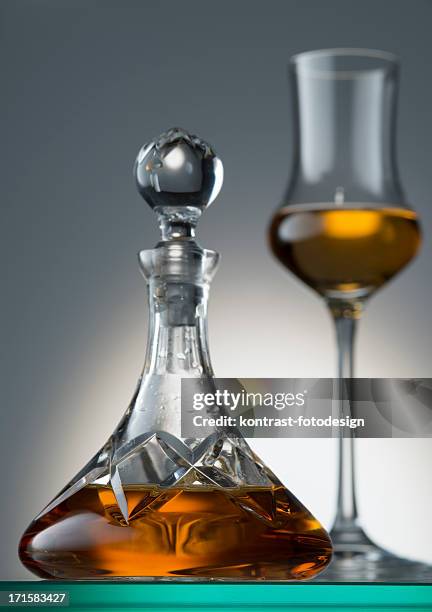 grappa reserva, conhaque, licoreira - grappa imagens e fotografias de stock