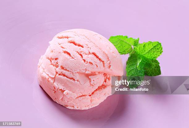 scoop of pink icecream - strawberries and cream stockfoto's en -beelden