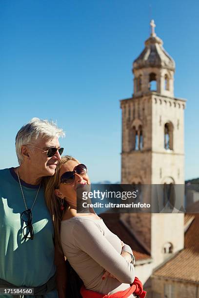 couple profitant de vacances - dalmatie croatie photos et images de collection
