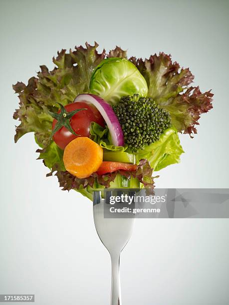 frischer salat (clipping path - fork stock-fotos und bilder