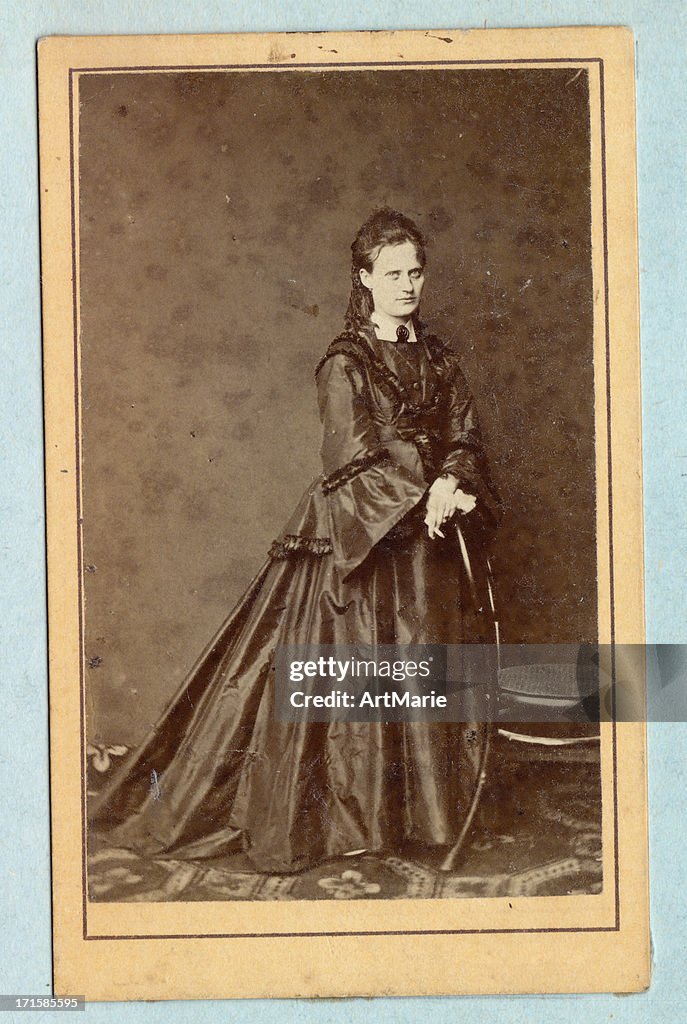 Fotografía de época de joven dama