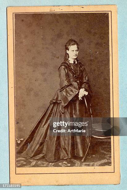 fotografía de época de joven dama - victorian gown fotografías e imágenes de stock