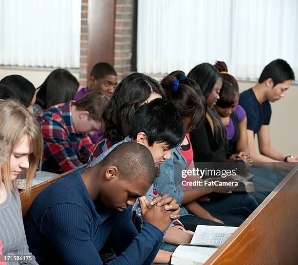 fotos e imágenes de Jovenes Orando - Getty Images fotos e imágenes de Jovenes Orando - Getty Images