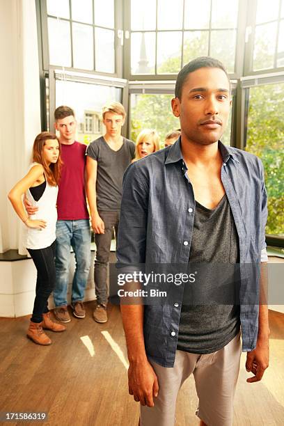 young black man rechazado del grupo - racismo fotografías e imágenes de stock