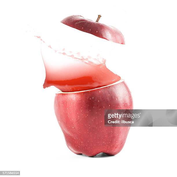 apple juice bunte splash - apple water splashing stock-fotos und bilder