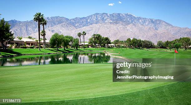 palm springs, del campo de golf en el putting green - club de campo fotografías e imágenes de stock