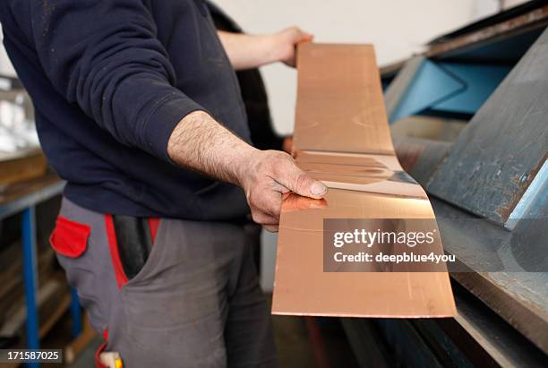 arbeiten auf der walzblech bender - walzblech stock-fotos und bilder