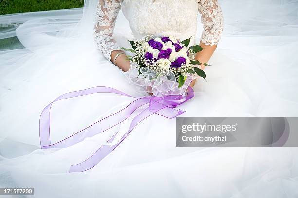 bouquet in hands of the bride - chrysanthemum lace stock pictures, royalty-free photos & images