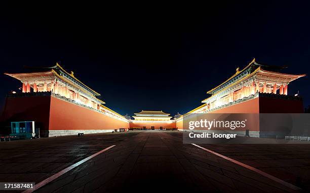 night view of forbidden city entrance - crossing the road stock pictures, royalty-free photos & images