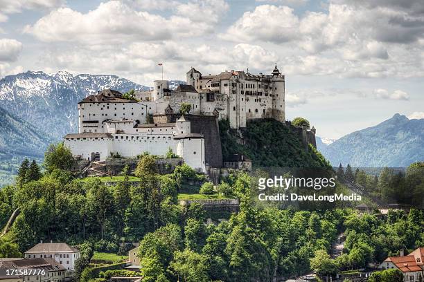 festung hohensalzburg in österreich - castle stock-fotos und bilder