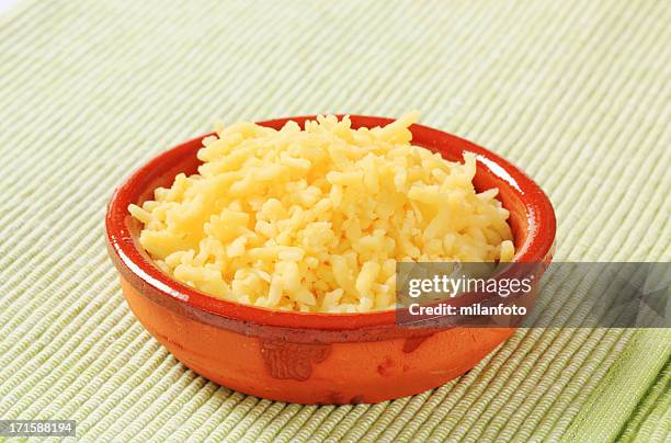 queso rallados - queso edam fotografías e imágenes de stock