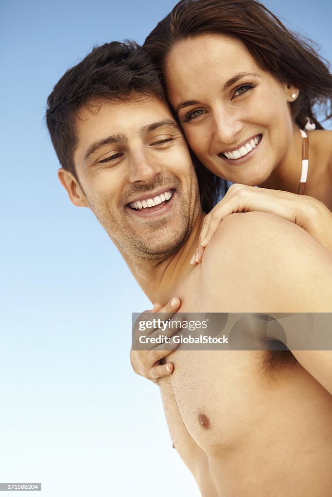 Casal Jovem feliz, divertir-se