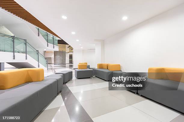 modern office lobby - airport indoor stockfoto's en -beelden