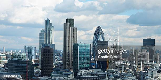 office buildings in london, england - swiss re tower stock pictures, royalty-free photos & images