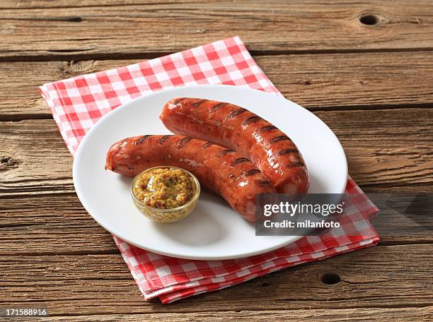grelhado enchidos - modo de preparação de comida imagens e fotografias de stock