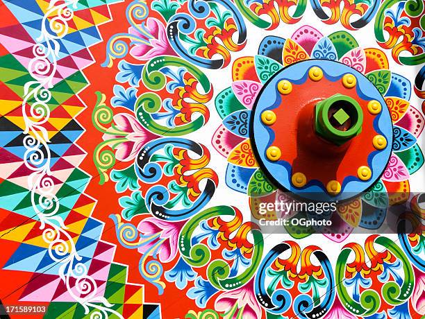 traditionally painted ox cart wheel - costa rica stockfoto's en -beelden