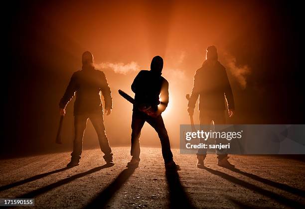 carretera oscuro sueldo - hacha fotografías e imágenes de stock