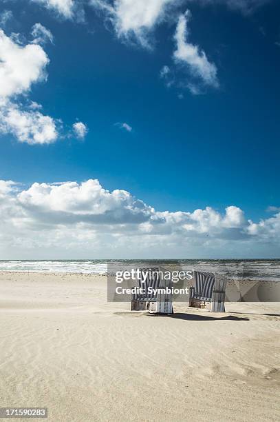 hooded beach chairs - hooded beach chair stock pictures, royalty-free photos & images