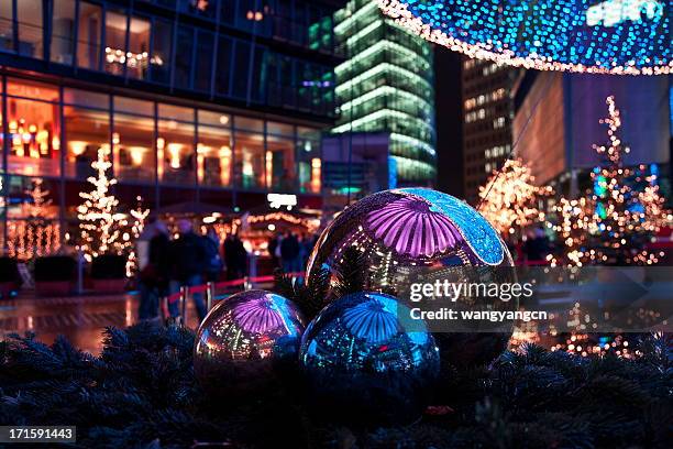 mercado navideño - potsdamer platz fotografías e imágenes de stock