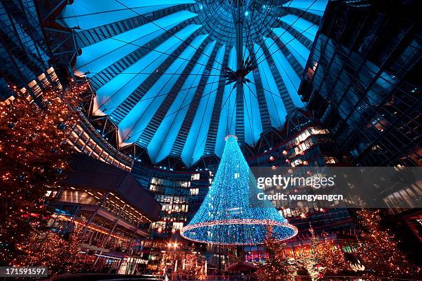 marché de noël - potsdamer platz photos et images de collection