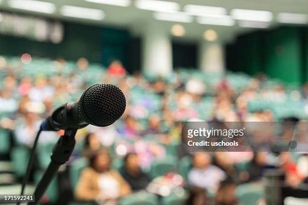 full of audience - press conference stock pictures, royalty-free photos & images