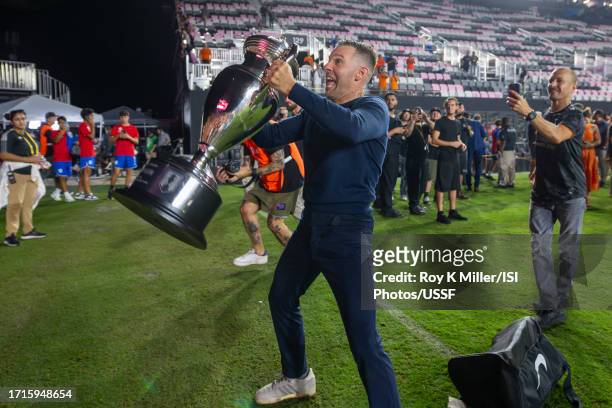 Houston Dynamo FC head coach Ben Olsen celebrates winning the 2023 US Open Cup final in front of the fans at DRV PNK Stadium on September 27, 2023 in...