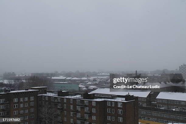 snowy london - bethnal green stock pictures, royalty-free photos & images