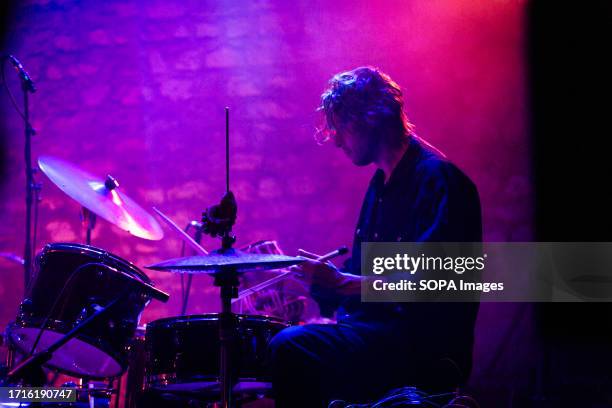 The Rummer Norwich 906 Drummer Hands Stock Photos, High-Res Pictures, and Images - Getty ...