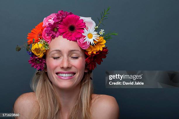 3.743 Bilder und Stockfotos zu Blumenkranz Kopf