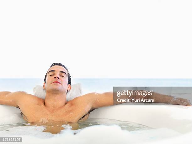 man relaxing in bathtub - homem banho imagens e fotografias de stock