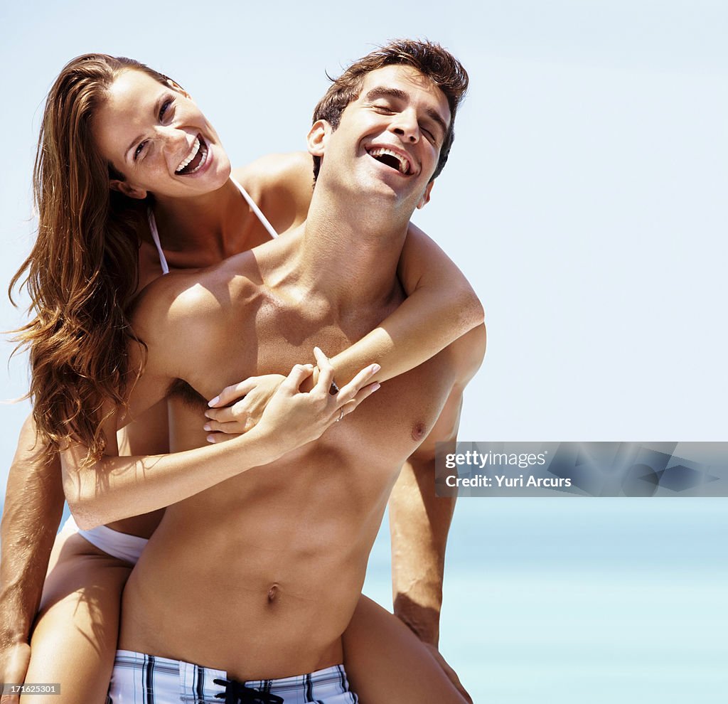 South Africa, Cape Town, Young attractive couple enjoying summer holiday on beach
