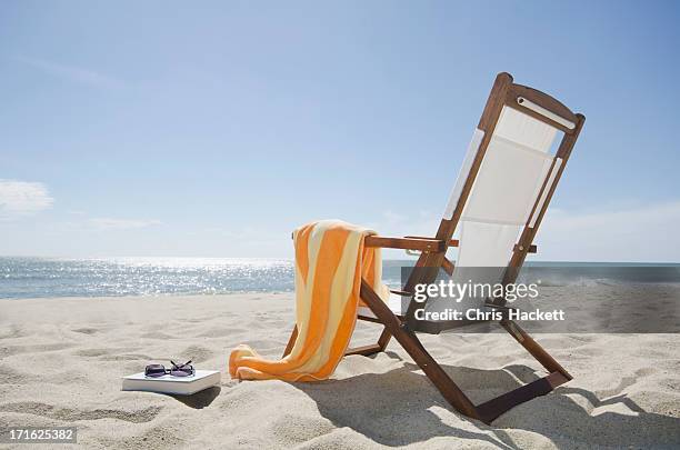 usa, massachusetts, nantucket island, sun chair on sandy beach - ligstoel stockfoto's en -beelden