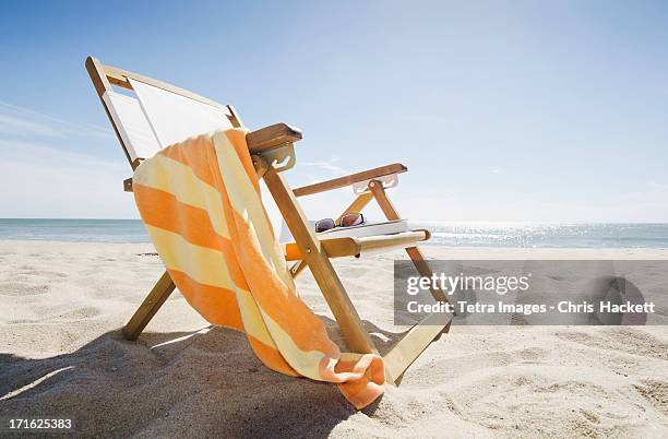 usa, massachusetts, nantucket island, sun chair on sandy beach - ligstoel stockfoto's en -beelden