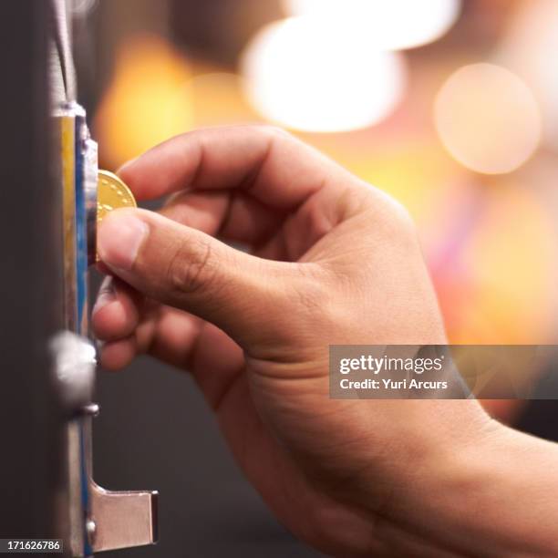 south africa, cape town, hand inserting coin into machine - verkoopautomaat stockfoto's en -beelden