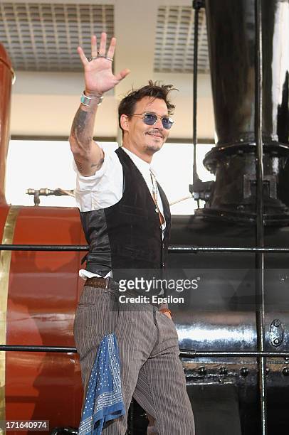 Actor Johnny Depp poses at a photocall before the Moscow Premiere of 'The Lone Ranger' on June 27, 2013 in Moscow, Russia.