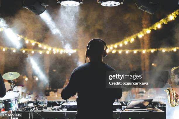 feeling the music - dj stockfoto's en -beelden