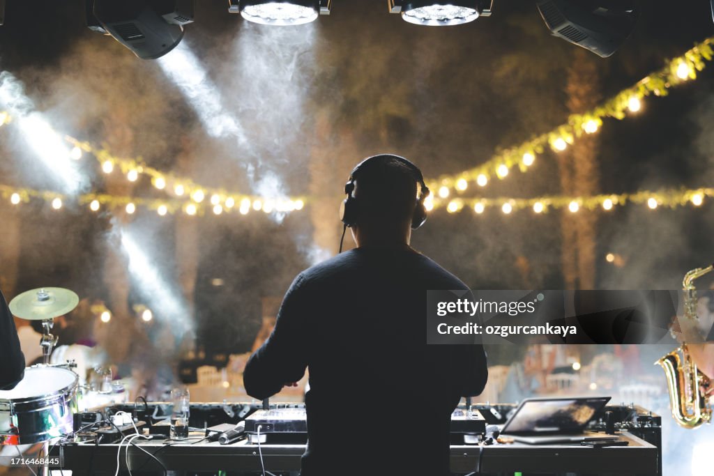 Feeling the music