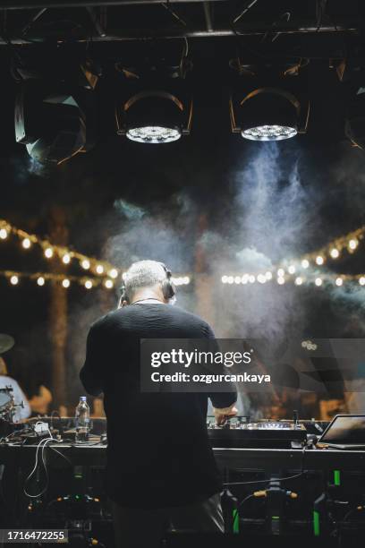 feeling the music - dj stockfoto's en -beelden