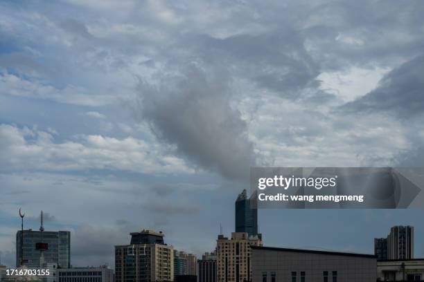 the sky above the city on a cloudy day - viral shedding stock pictures, royalty-free photos & images