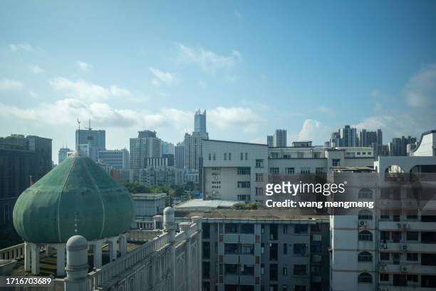 clear sky in the city - viral shedding stock-fotos und bilder