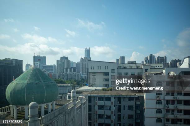 clear sky in the city - viral shedding stockfoto's en -beelden