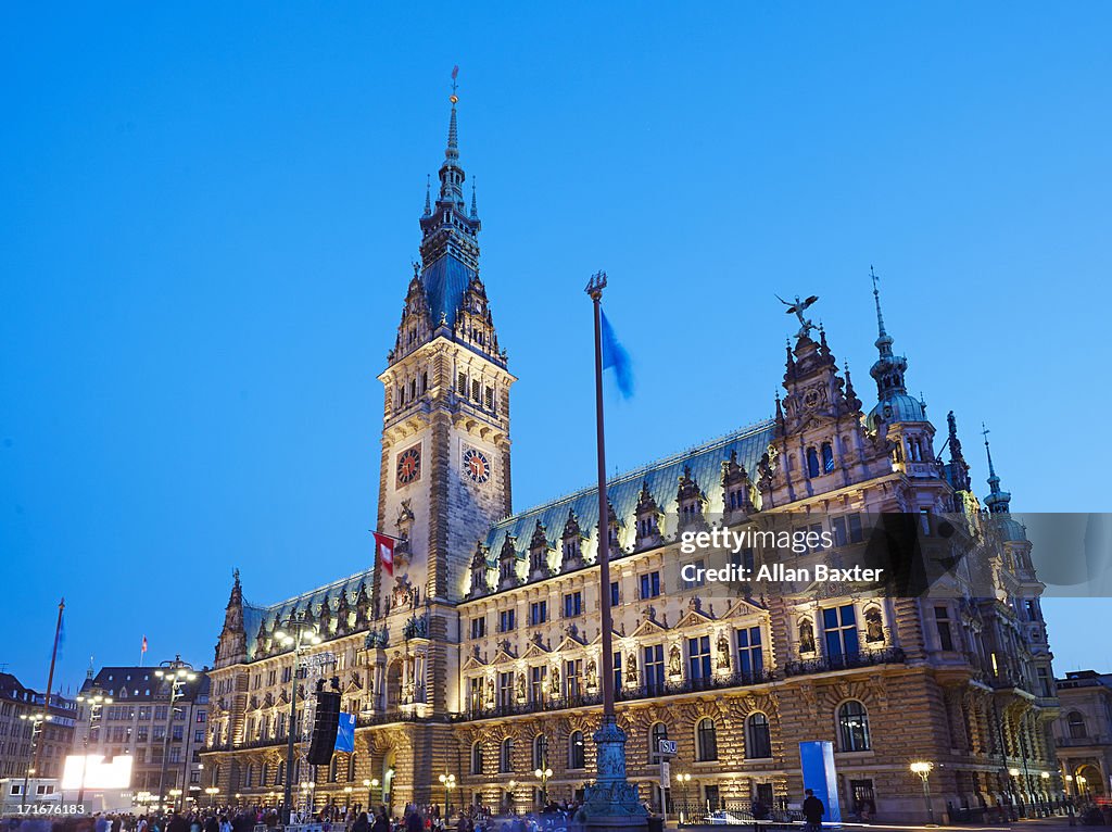 Hamburg Rathaus at night